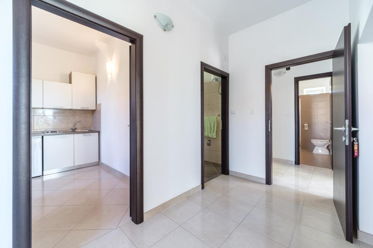 Beach Paradise Apartments Podstrana Bagian luar foto